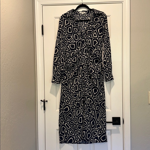 ZOE AND CLAIRE Nordstrom abstract navy and White Long Sleeve Dress - Picture 1 of 10